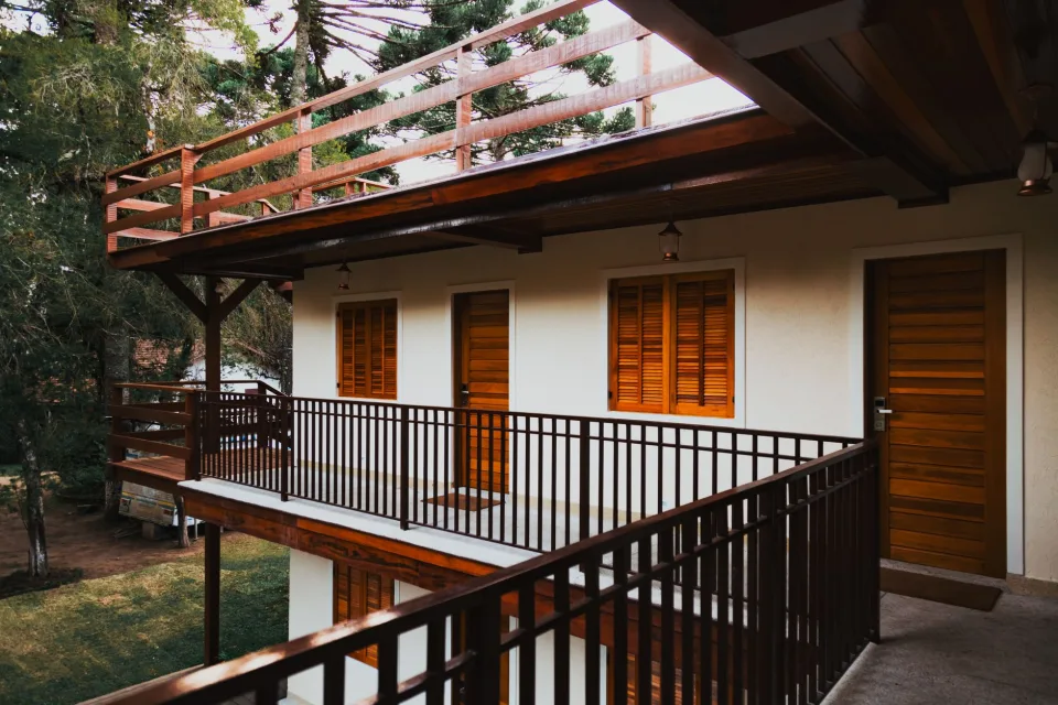 Sân trước thoáng mát
